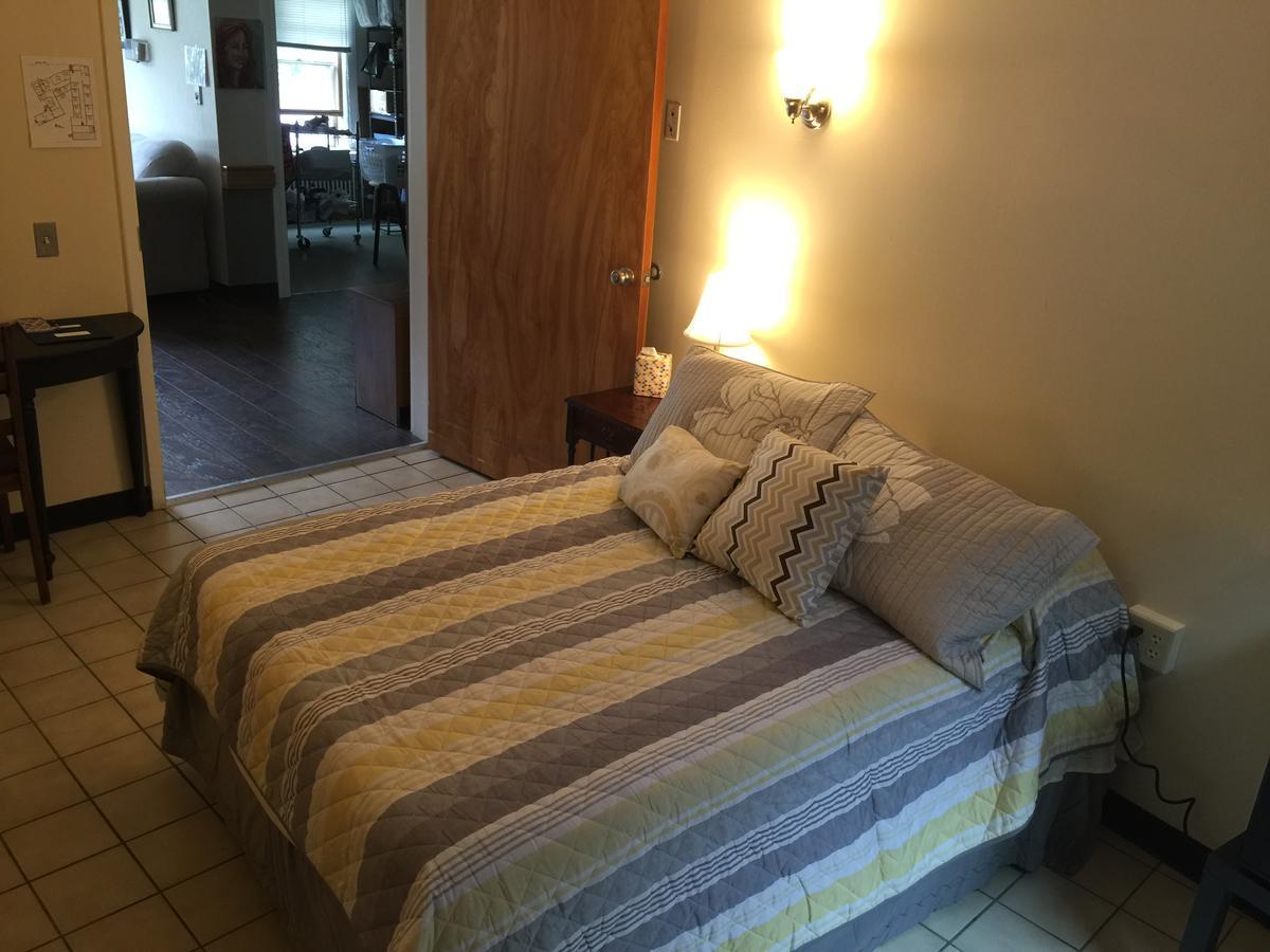 The Sanctuary Inn And Art Gallery 엘스워스 외부 사진