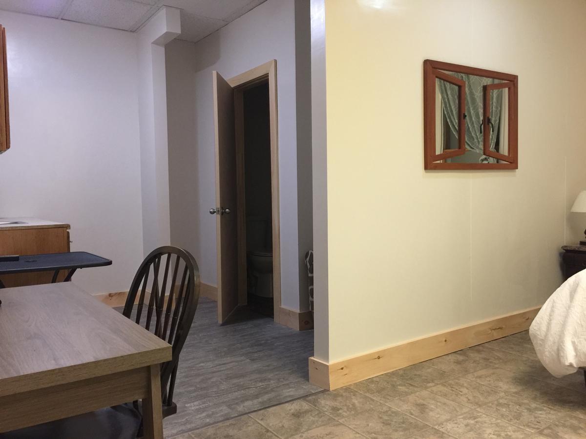 The Sanctuary Inn And Art Gallery 엘스워스 외부 사진