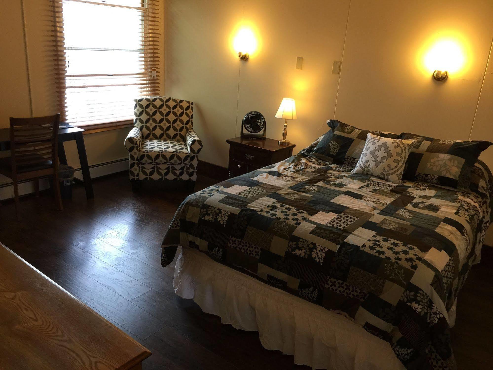 The Sanctuary Inn And Art Gallery 엘스워스 외부 사진