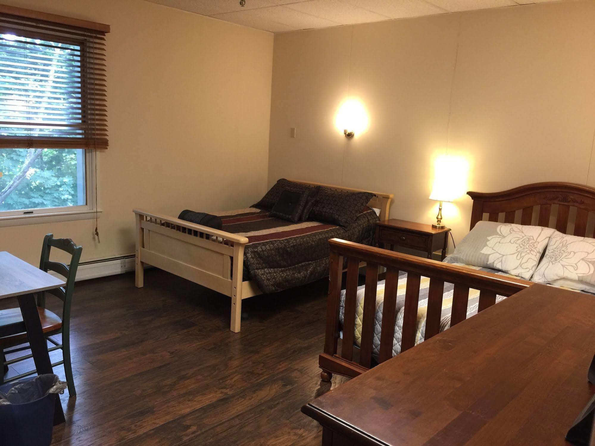 The Sanctuary Inn And Art Gallery 엘스워스 외부 사진