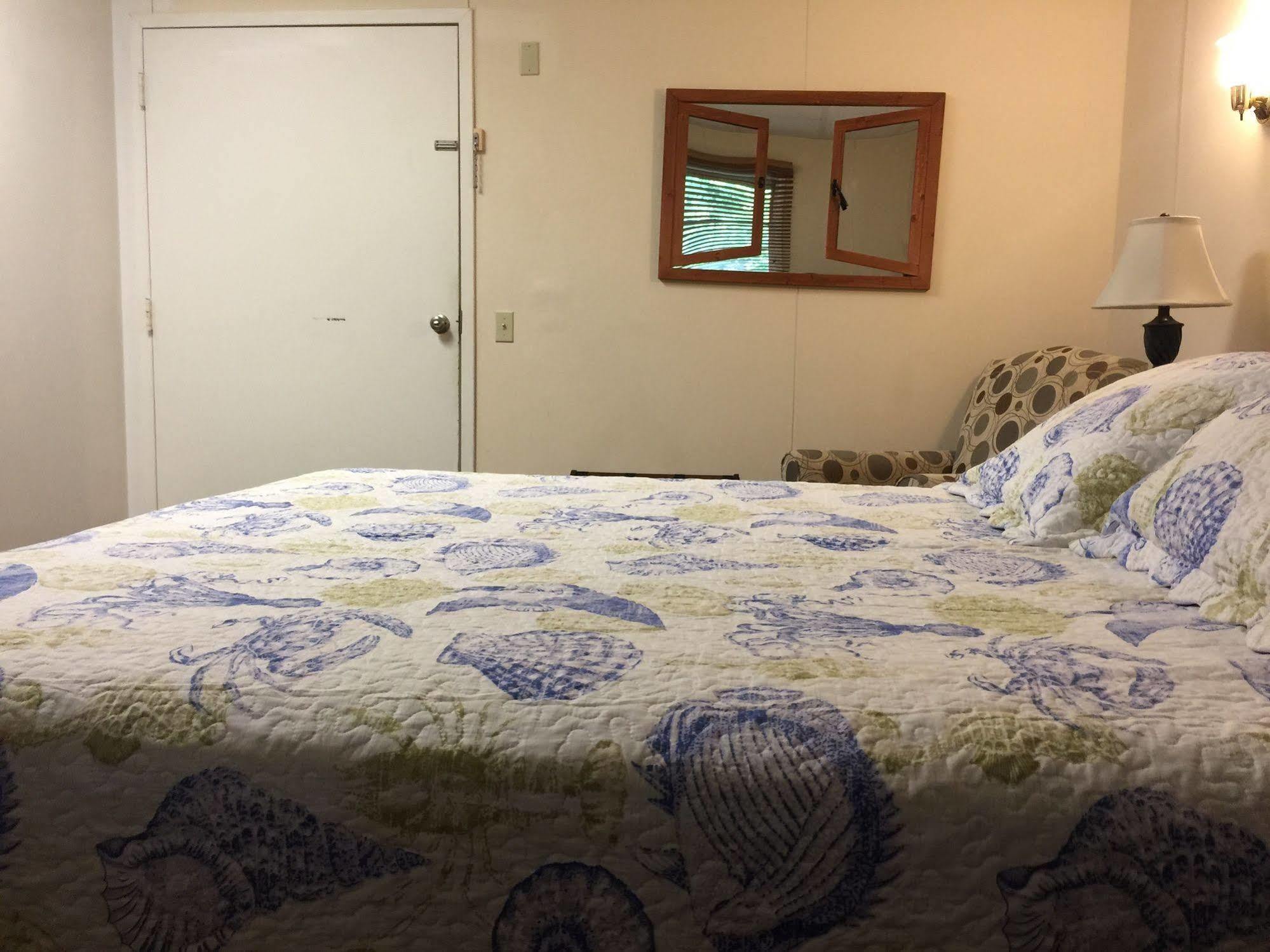 The Sanctuary Inn And Art Gallery 엘스워스 외부 사진
