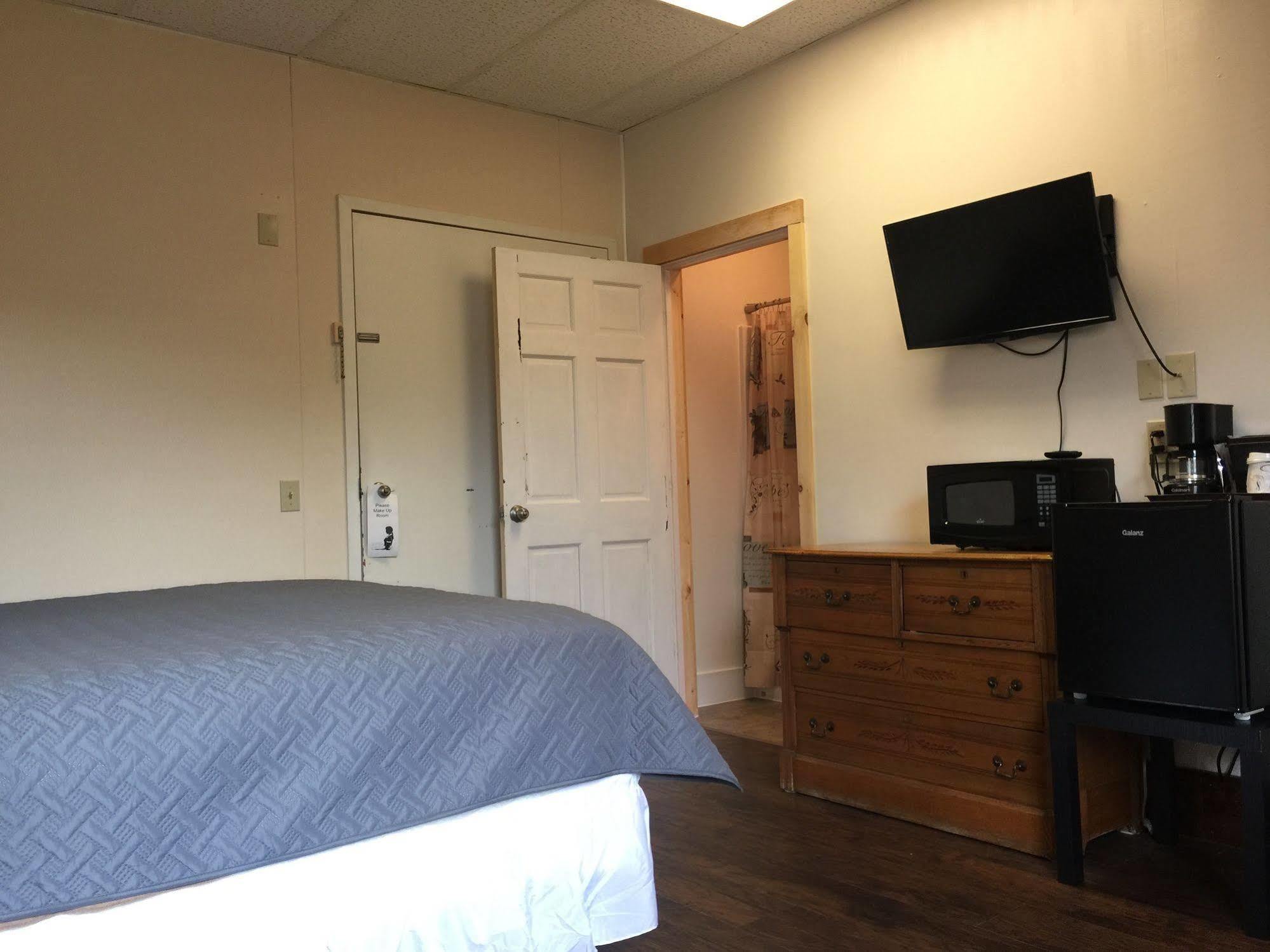 The Sanctuary Inn And Art Gallery 엘스워스 외부 사진