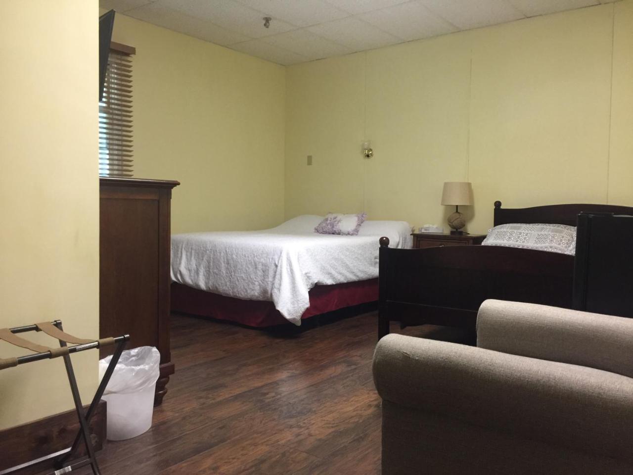 The Sanctuary Inn And Art Gallery 엘스워스 외부 사진